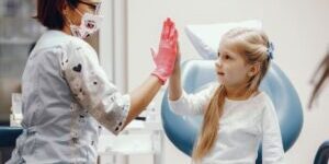 ¿Cuándo debo llevar a mi hijo al dentista?
