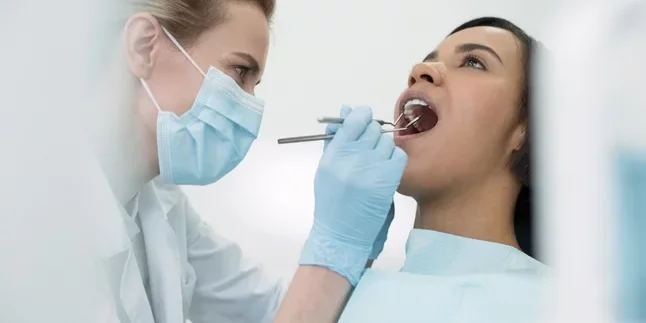 duele un implante dental