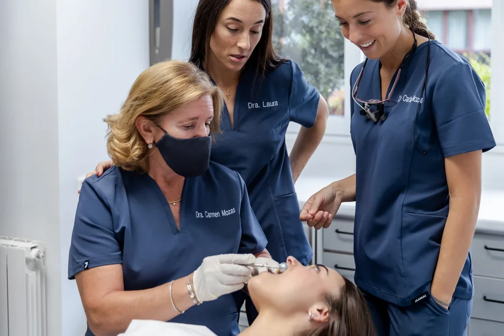 dentistas trabajando