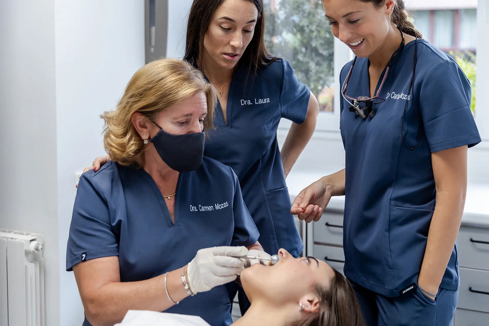 dentistas trabajando